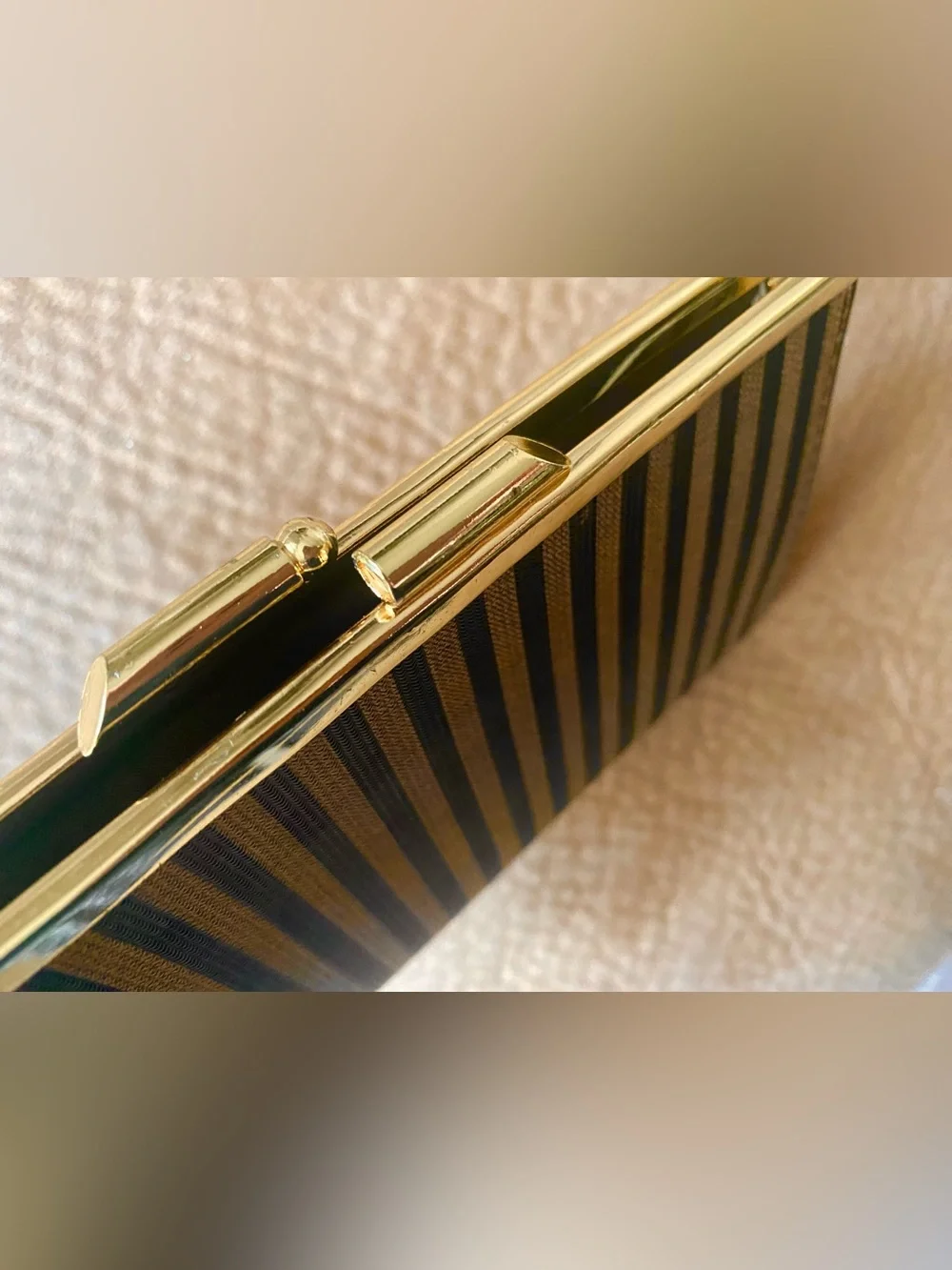 Fashion Style Striped Thin Wallet Twist Lock Closure